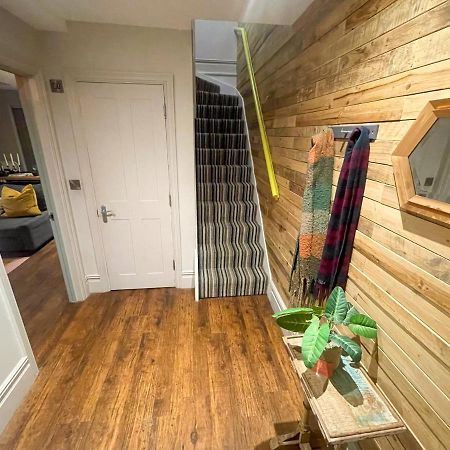 Stunning Brighton Seaside 2-Bedroom Townhouse With Patio, Sleeps 6 מראה חיצוני תמונה