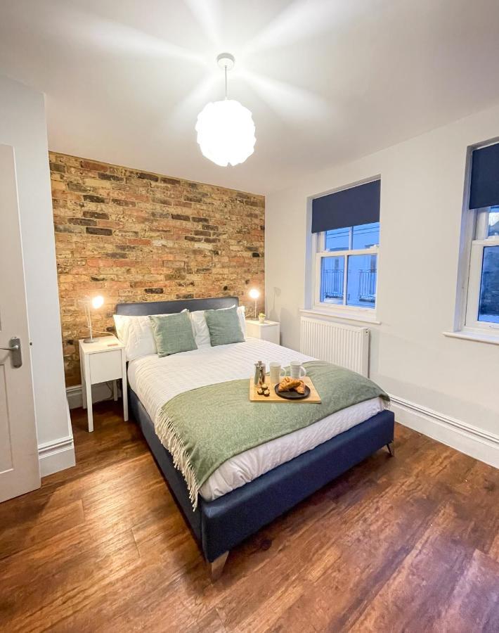 Stunning Brighton Seaside 2-Bedroom Townhouse With Patio, Sleeps 6 מראה חיצוני תמונה