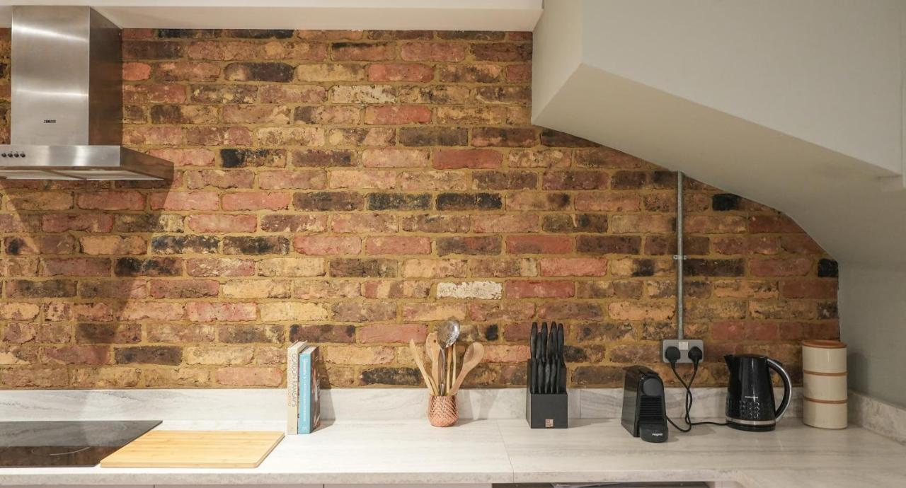 Stunning Brighton Seaside 2-Bedroom Townhouse With Patio, Sleeps 6 מראה חיצוני תמונה