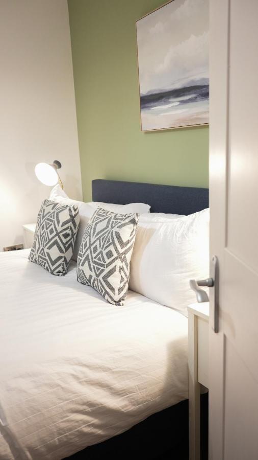 Stunning Brighton Seaside 2-Bedroom Townhouse With Patio, Sleeps 6 מראה חיצוני תמונה