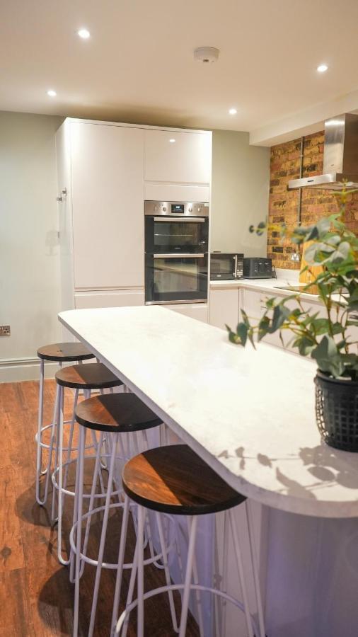 Stunning Brighton Seaside 2-Bedroom Townhouse With Patio, Sleeps 6 מראה חיצוני תמונה